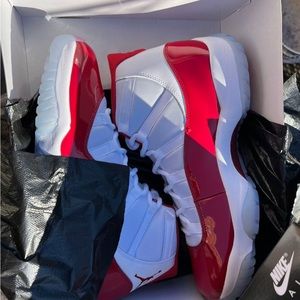 Jordan Retro 11 cherrys men size 11 ( FIRM PRICE )